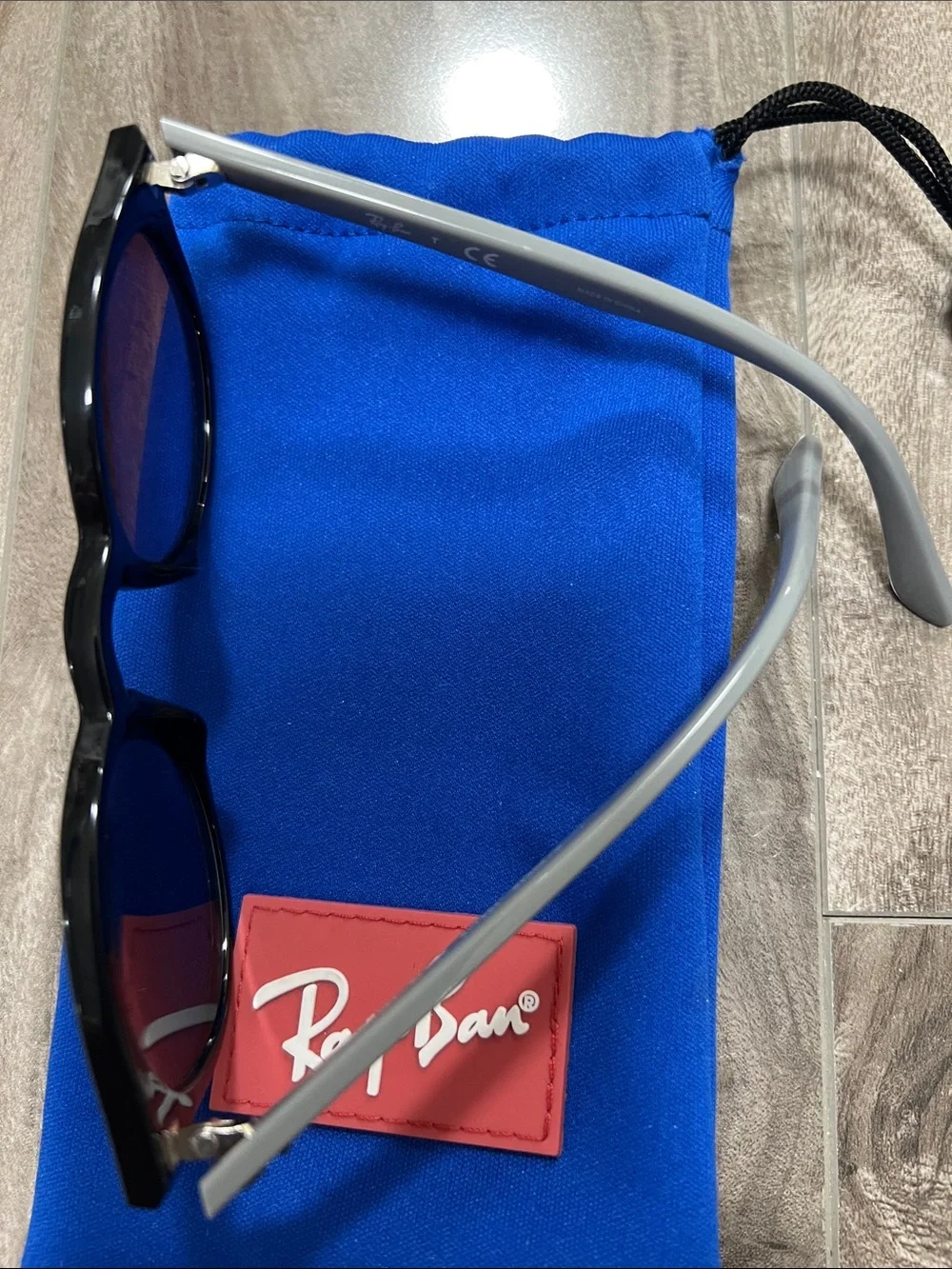 🔥🔥Ray-Ban Kids Black Sunglasses with Blue Pouch